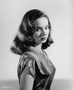 allthroughthenightb:  Ann Blyth.