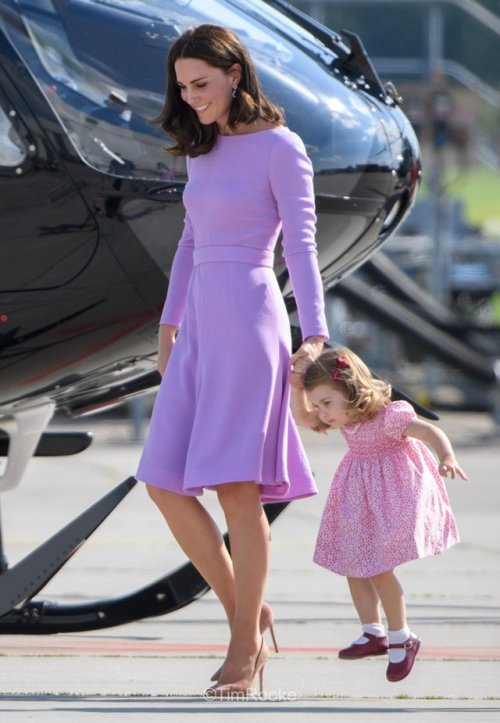 bookgeekroyalist:Certainly seems to be a spring in Princess Charlotte’s step as she heads home after