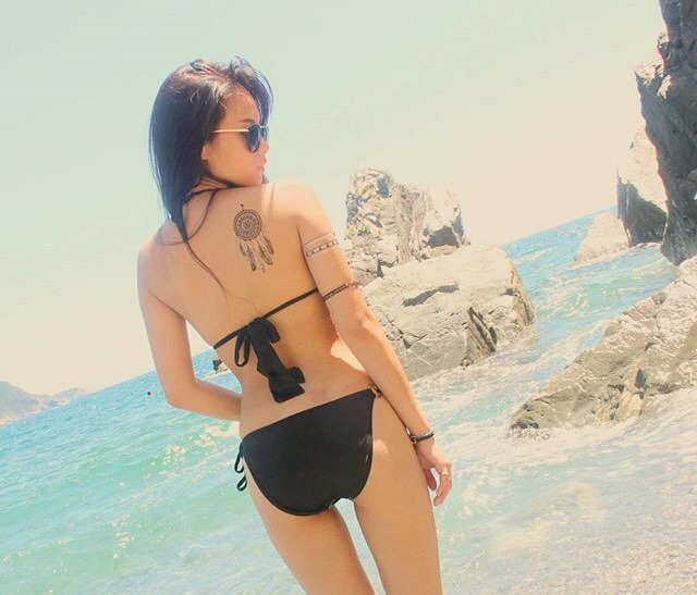 sgchios:  Follow @SGChios in search for the prettiest, hottest, cutest girls!  Want