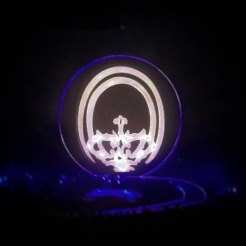 So in love with the set design!!!Time for the #encore!!! #QueenLambert @adamlambert @queenwillrock #