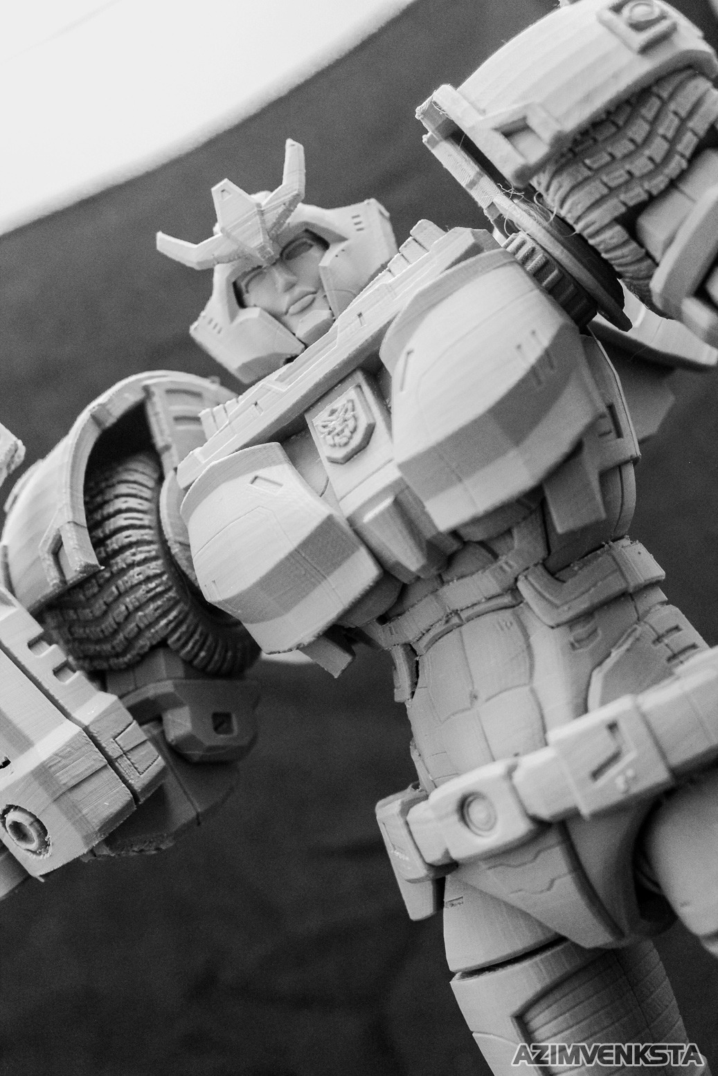 azimvenksta:Part 1:Some detailed photos showing off my Strongarm statue.  I had