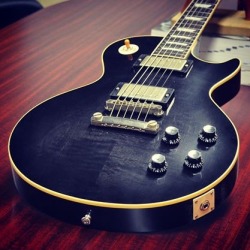 Gibsonguitarsg:  Les Paul Standard Plain Top In Trans Black With Insert Knobs 