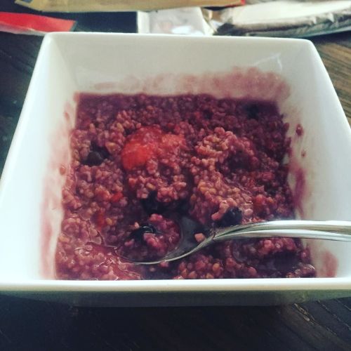 XXX Berry cobbler steal cut oats. 😋 breakfast photo