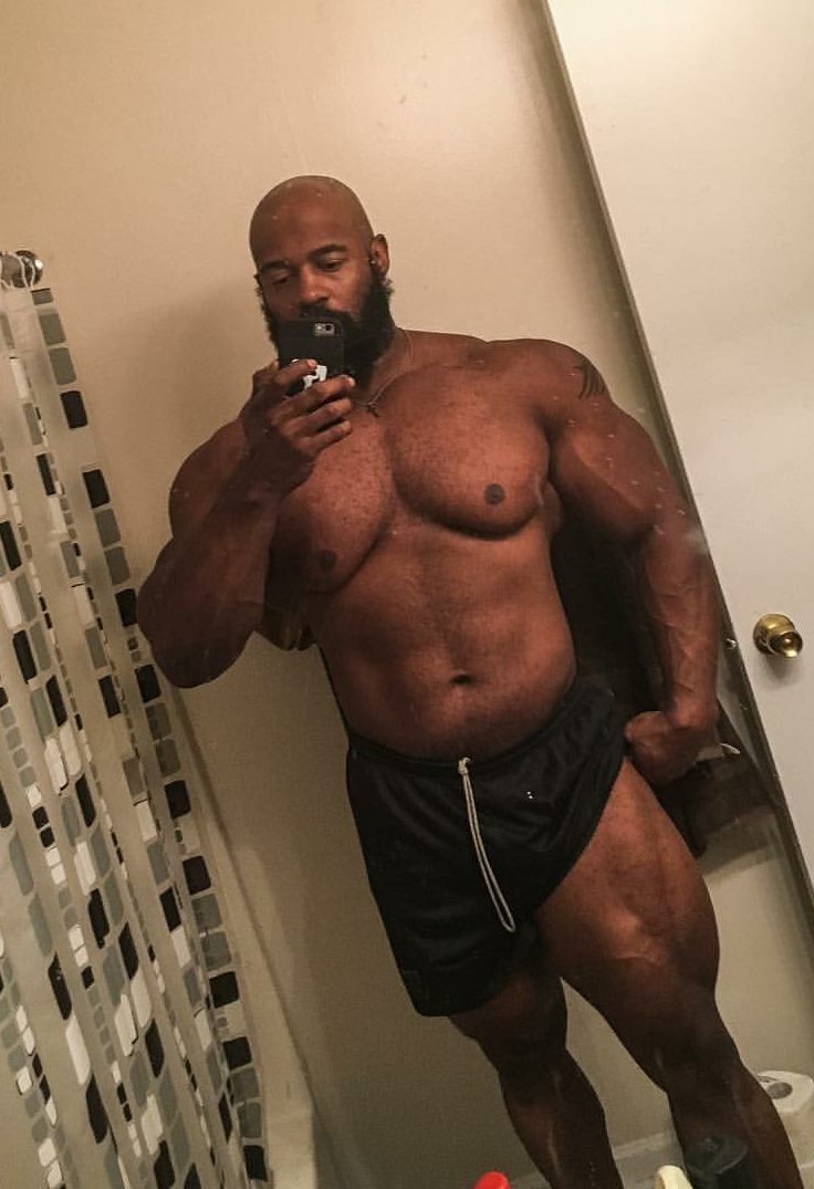 chillybearchris:  hairy-bigbug:  2019.05.10Fucking Hot Black Friday   I need a man