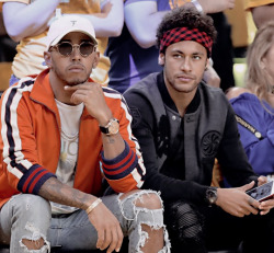 barcelonaesmuchomas: Neymar Jr. and Lewis Hamilton are seen at the game between the Golden State Warriors and the Cleveland Cavaliers during Game Two of the 2017 NBA Finals at Oracle Arena on June 4, 2017 in Oakland, California. 