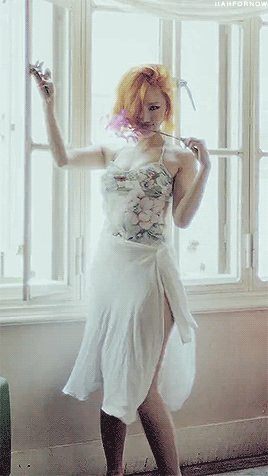 vitunkpoppi:  HWASA PLS 