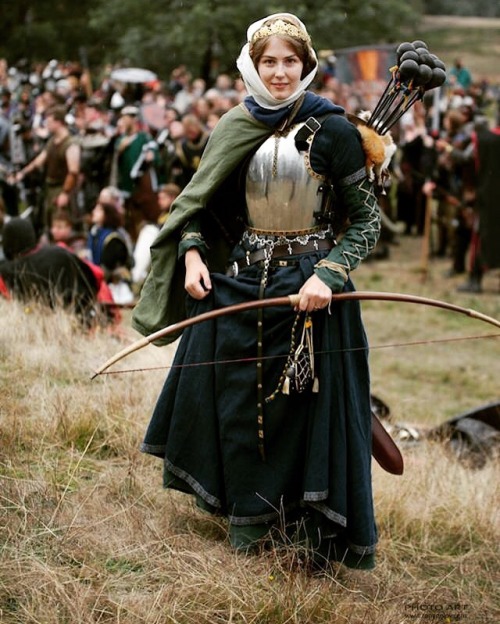 sunandsword:“In a battle like this, even a Duchess must do her part.”Lady Cecilia, Duchess of Cheste