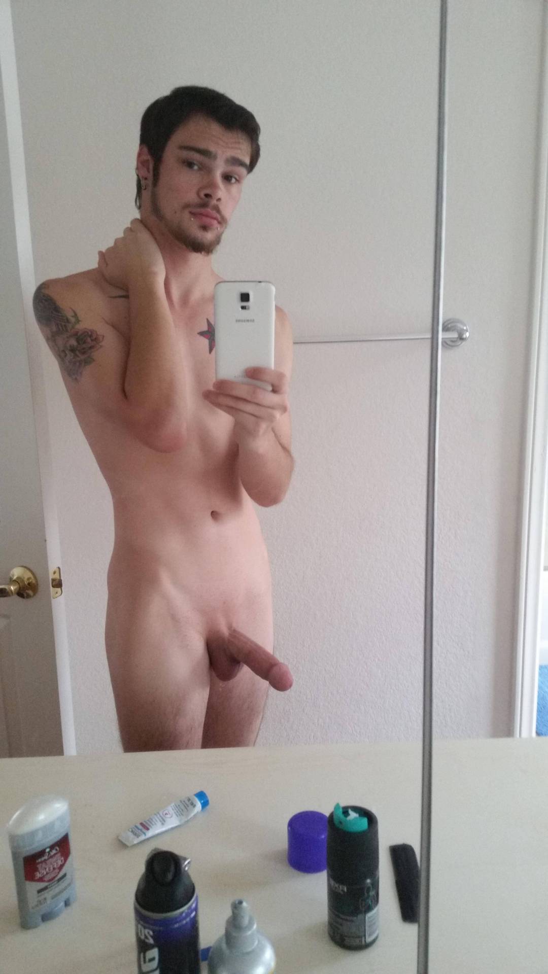 2sthboiz:  just love me a yung piece of bum scruff