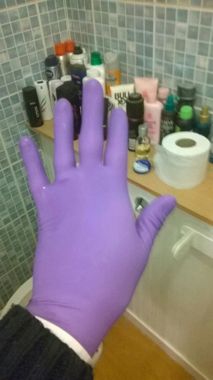 kyliemason2121:A few of me I gloves and collection A hottie in gloves. Especially love the last pict