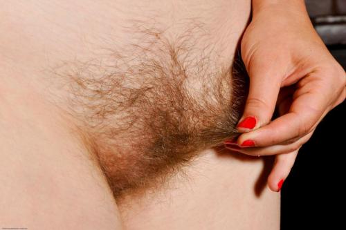 dvd1987:  #April #Hairypussy #hairywomen #ilovehairywomen #👃😋👅😍