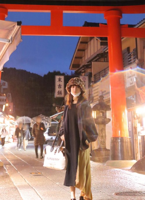 荻野由佳さんのツイート: ママと…⛩ 京都は本当に素敵な街です 居るだけでパワーをもらえる感じが すごくします！✨ t.co/Ktj78X6MdQ