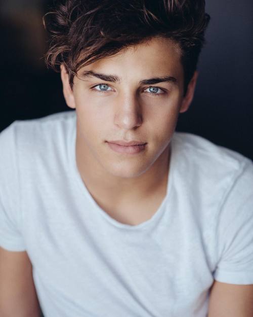 heiscute:  cuteguyscollectionblog:  Tanner Zagarino | Cute | Photoshoot | Pose   He is cute!