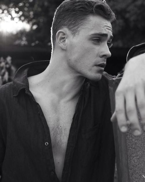 Dacre Montgomery 