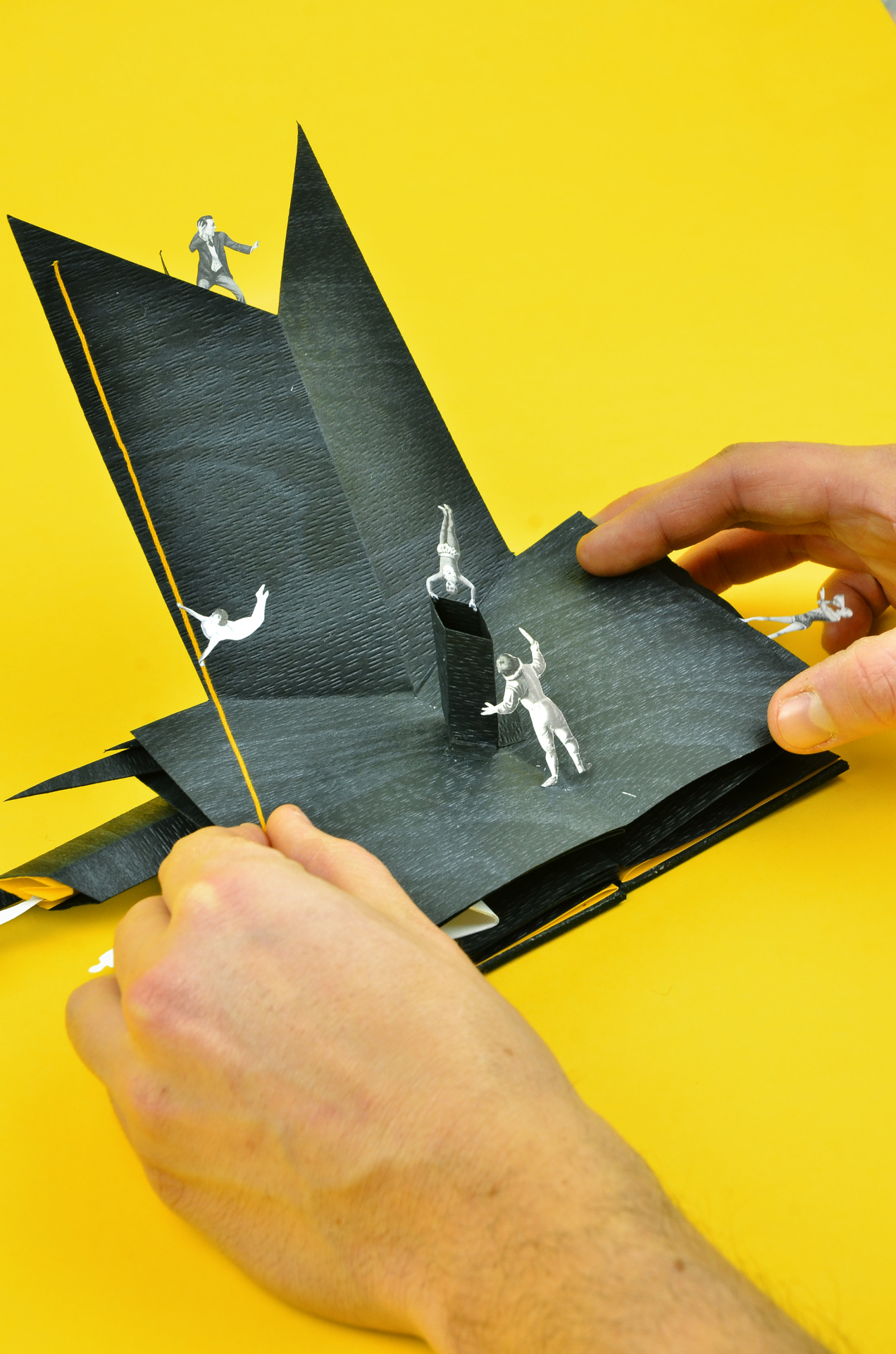 “Apriti Sesamo”, a single piece pop up book made with 120 g/m2 Manamant Paper ~ ICMA black sheet of paper faced with embossing and wood effect coloring ⚫️
👉🏻 The book, made on the basis of a leporello, contains elements and figures coming from old...
