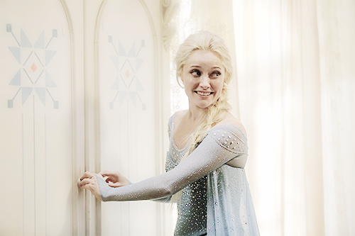elizabethlaildaily:  Elizabeth Lail as Anna &amp; Georgina Haig as Elsa in Once