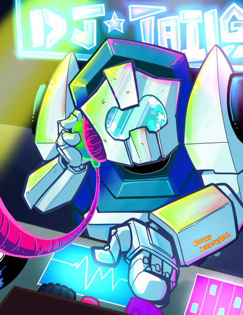 spacedrinks:  Now I know I said I was going to bed but now I’m REALLY going to bed here’s a TFcon print y’all can look forward to in the meanwhile. A remake of an older sloppier picture but WOW I love glowing stuff and rave aesthetic? DO. I. EVER.