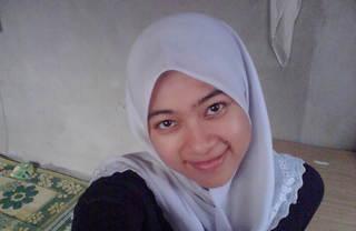 otakblue:  Bertudung Melayu bersama Spongebob: http://migg.in/gelojaknafsu