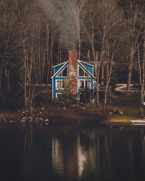 oldfarmhouse:Incredibly beautiful. This is New England Living Folks Photocredit :#Dirtanglass @insta