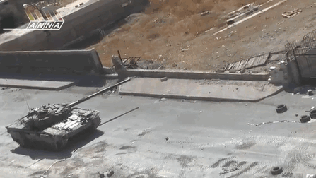 celer-et-audax:  SAA T-72 tank firing in Jobar, Syria  