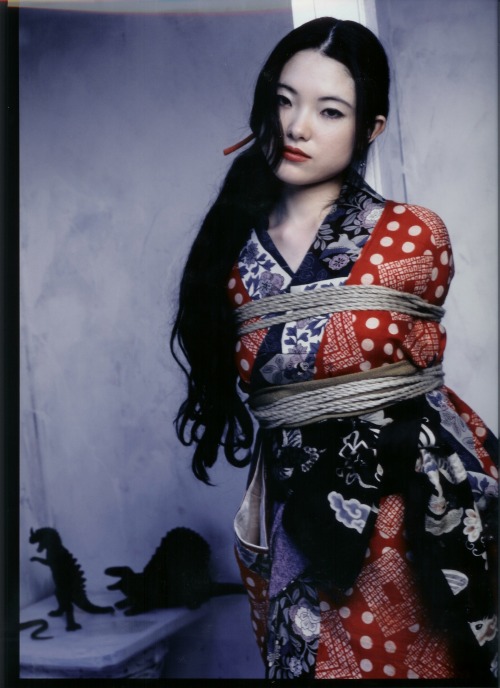 Le Cabaret Organique ph. Nobuyoshi Araki, Kaori, 2004.