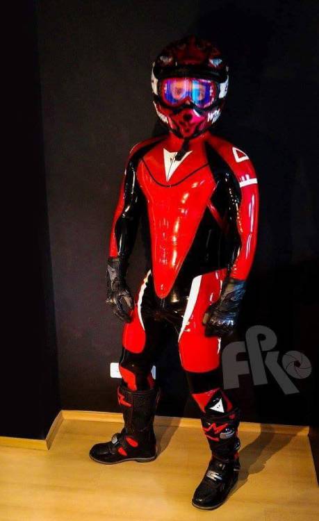 deathlesshadow:englishfifer:Rubber play I want him