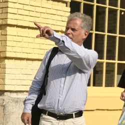 dilferotica:  daddiesonthego:  Confident DuPont Circle Daddy giving out directions to a lost tourist.  Daddy’s chest hair, though….