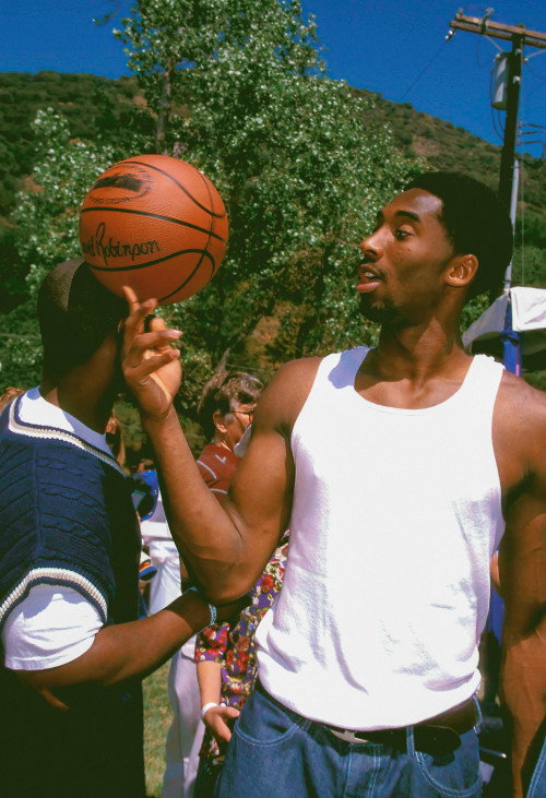 strappedarchives:Kobe Bryant photographed by Lisa Rose while attending the 1999 Pediatric Aids Benef