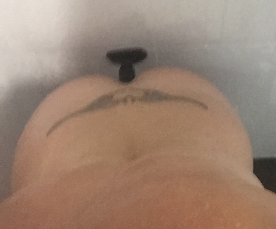 alteregochick:  Here I am in the shower last night, training my ass for hubby and