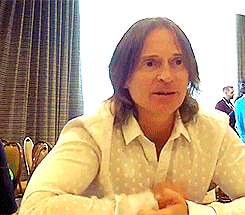 rumpledleathertrousers:rumpelstltskin:I’m the most magical man! (x)im dyingAdorable man is adorable.