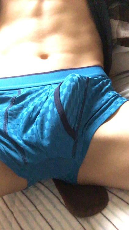 gaystudent15: horny… mine is bursting with cum♡