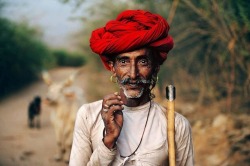 &lsquo;A Rabari herdsman in Rajasthan,India.&rsquo; Beautiful portrait by Steve McCurry.