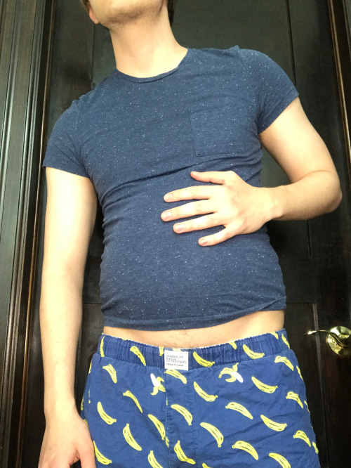 muscowy: Tried on an old shirt of mine… feels pretty tight against my belly now hahao