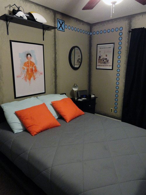 insanelygaming: Portal Bedroom Created by BlondeChell