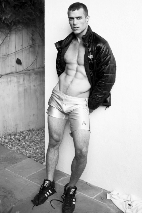 lesguys:  Zac Taylor by Doug Inglish