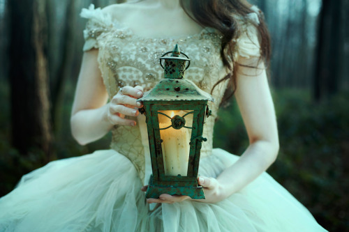 bellakotak: Twilight in the LabyrinthPart Iby Bella KotakModel: Jessica McClellan &amp;&nbs