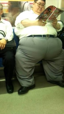 maxfatty:  Japanese huge belly guy seen on the subway in Tokyo