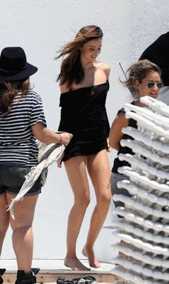 nude-celebz:  Miranda Kerr wardrobe malfunction ;&gt;