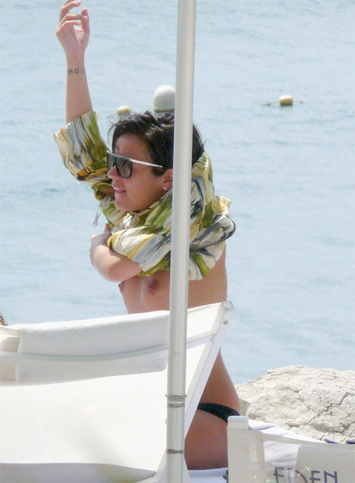 toplessbeachcelebs:  Lily Allen (British Singer) topless in Eden Rock Beach, France (May 2009) 