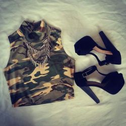Camo Crop TopSandalsSpikes Necklace