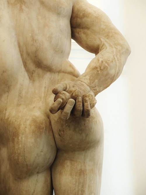 hadrian6:Detail : The Farnese Hercules holding the Golden Apples of the Hesperides.  early 3rd.centu
