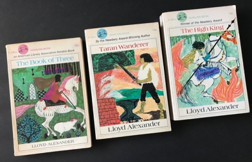 tollers-and-jack:the-forest-library:I am so in love with this cover art. Now to find the missing two