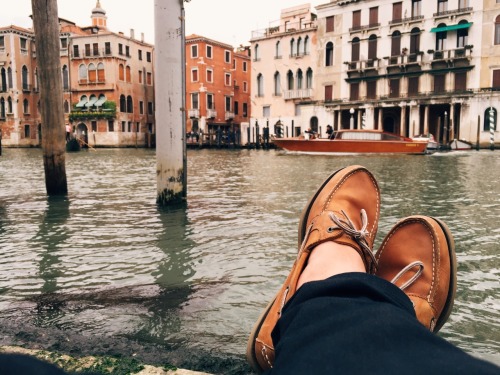 quintessential–prep: Throwback to exactly 1 year ago when I was roaming the alleys of Venice