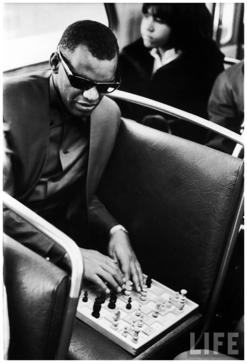 jazzicated:
“Ray Charles playing chess - Bill Ray, 1966
”