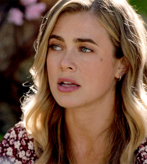 MELISSA ROXBURGH As MICHAELA STONE In Manifest | 3x01: Tailfin