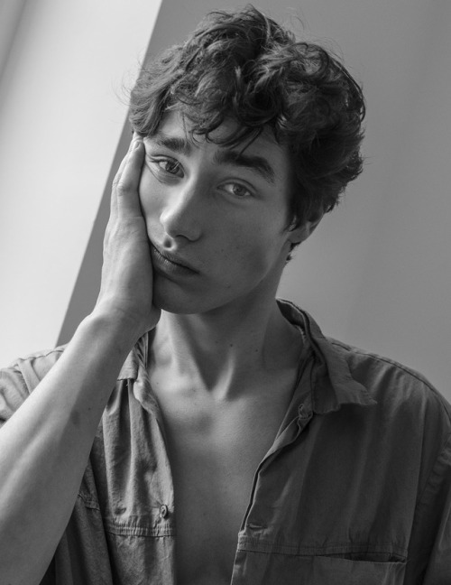 strangeforeignbeauty:
“Saul Cohen @ HMG Models
”