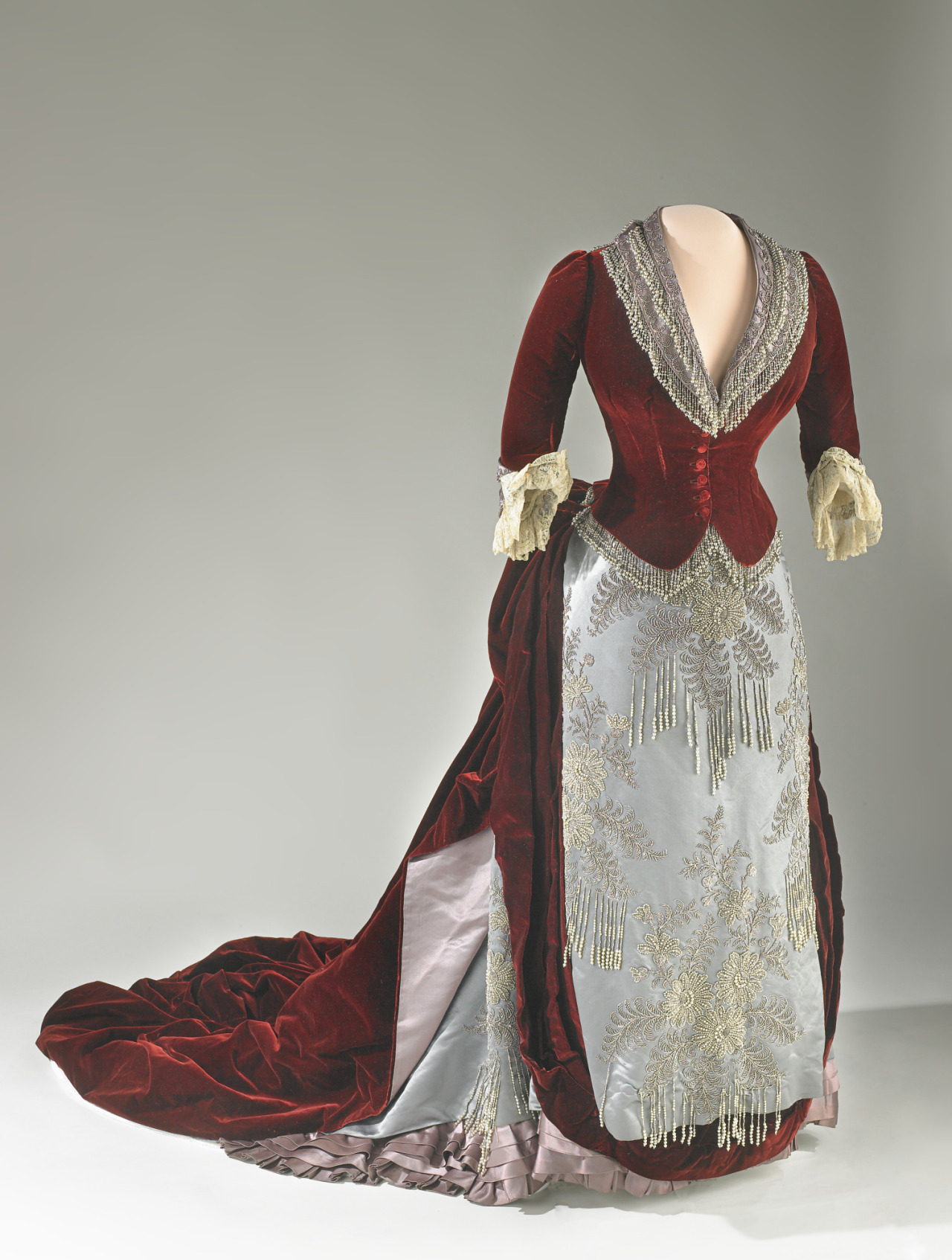 Evening Dress Worn by Caroline Harrison1885-1892National Museum of American History #evening dress#fashion history#historical fashion#bustle era#1880s#1890s#19th century#united states#red#blue#lace#velvet#victorian#victorian fashion#gilded age #national museum of american history #smithsonian institution