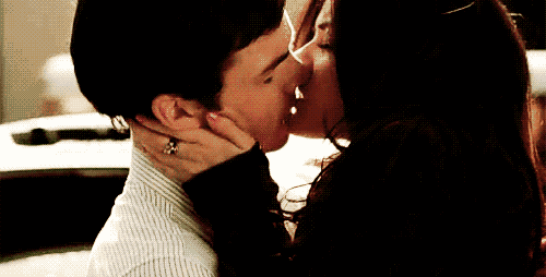 romancepics:  How Couples Kiss 