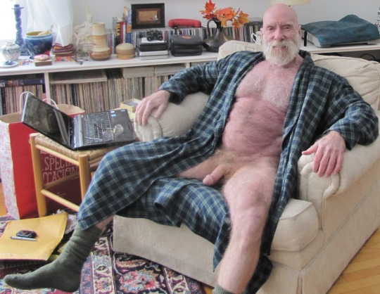 boxbrfs: latetothegame47:  latetothegame47: a hard day surfing the net http://www.bigmusclebears.com/~sexagenarian  eternal appeal of the robe 