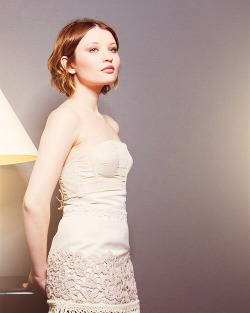 mzescelebs:  Emily Browning http://mzes-cw.tumblr.com/