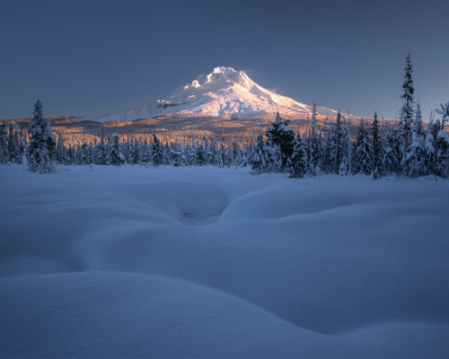 oneshotolive:  Mt. Hood Sunrise, Oregon, USA [OC][1600x1280] 📷: dasarpan007 